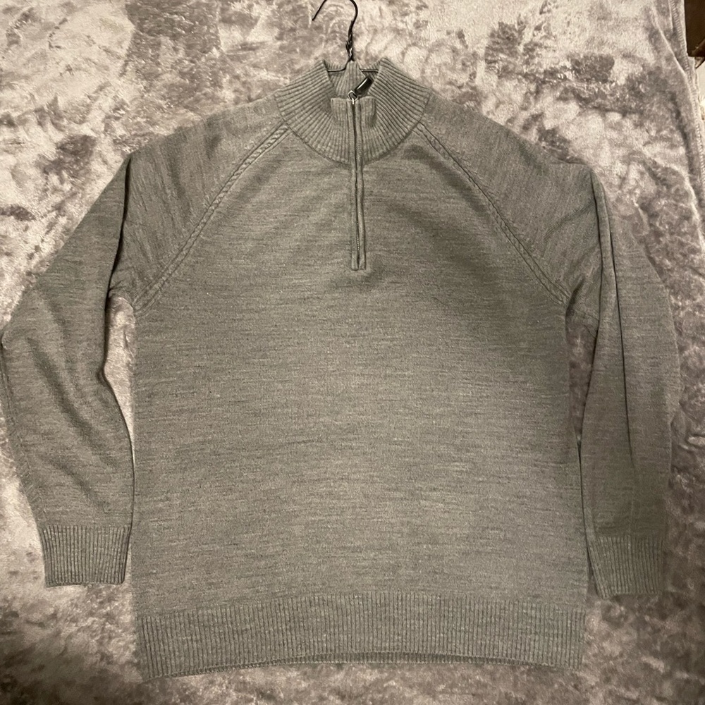 Quarter Zip Formal sweater. Grey. medium